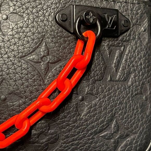 Louis Vuitton Soft Pochett Volga Black Monogram Embossed Leather Belt Bag Clutch - Picture 11 of 12
